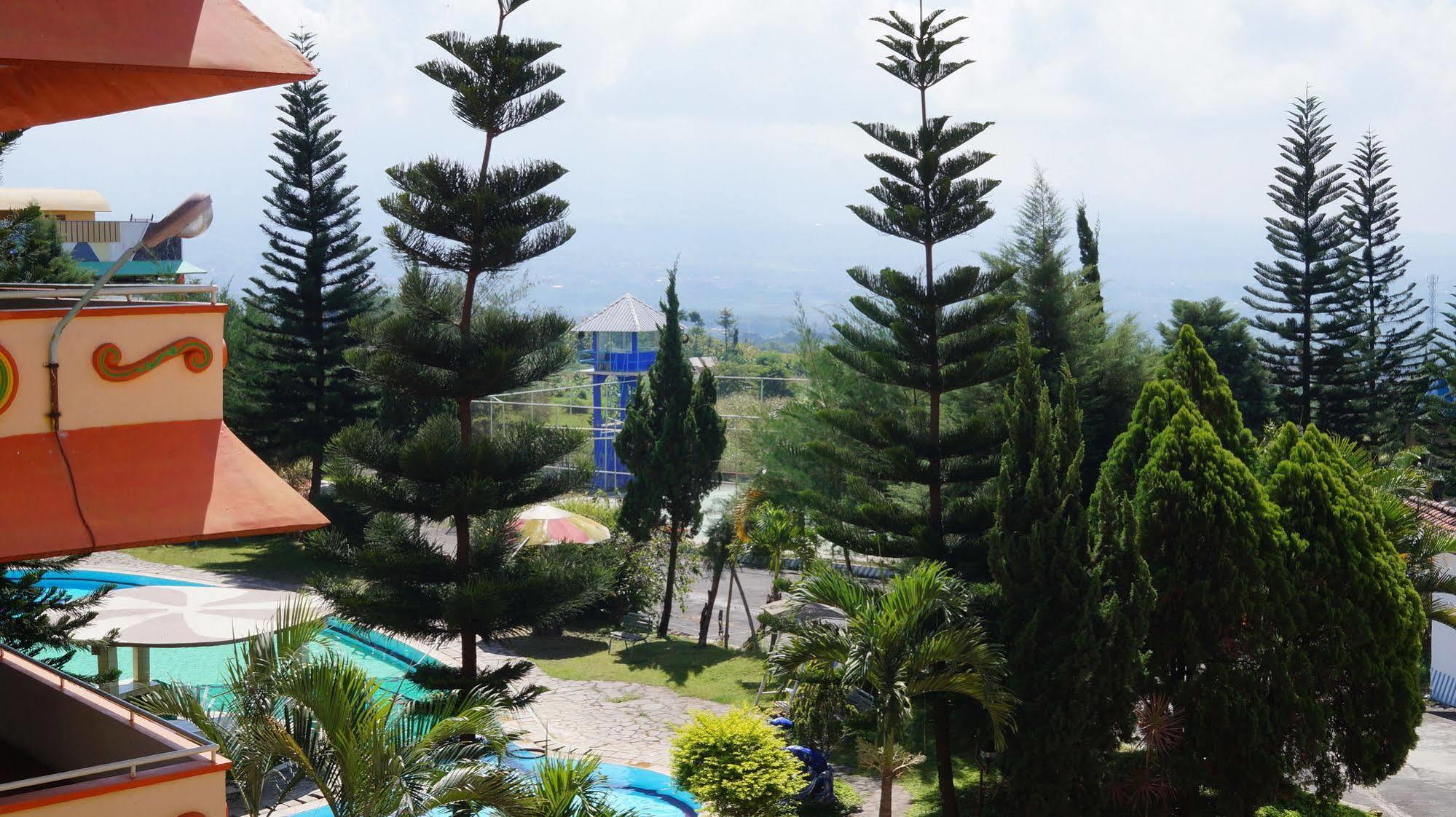 Hotel Surya Indah Batu Malang Exterior foto