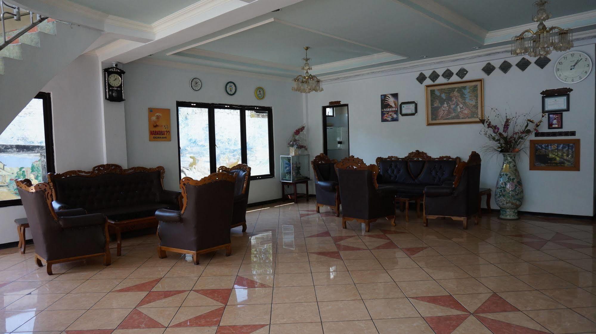 Hotel Surya Indah Batu Malang Exterior foto