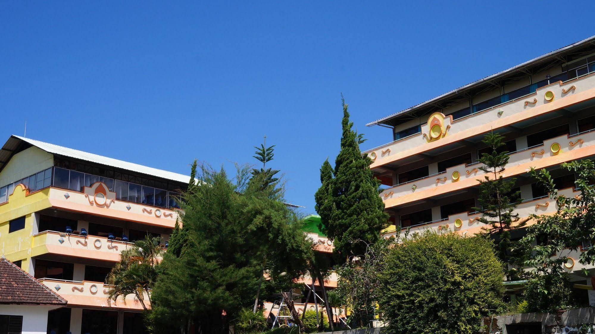 Hotel Surya Indah Batu Malang Exterior foto